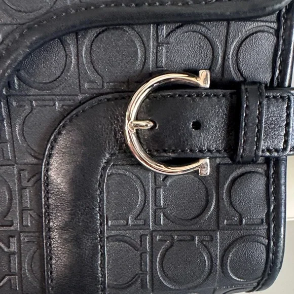 Salvatore Ferragamo Vintage Logo-Embossed Leather Shoulder Bag – Black - Picture 4 of 12